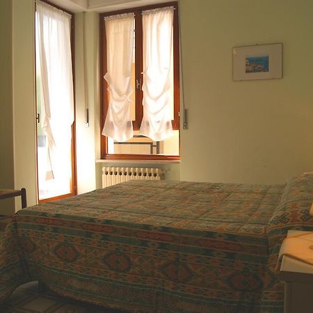 La Terrazza Tra Pini E Mare Apartment San Bartolomeo Al Mare Phòng bức ảnh