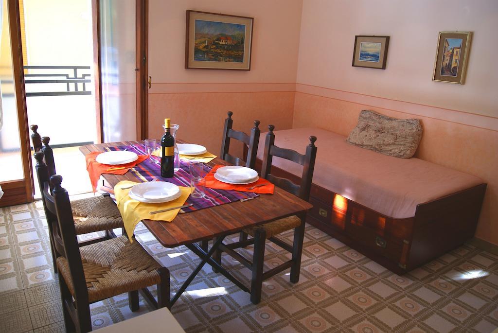 La Terrazza Tra Pini E Mare Apartment San Bartolomeo Al Mare Phòng bức ảnh