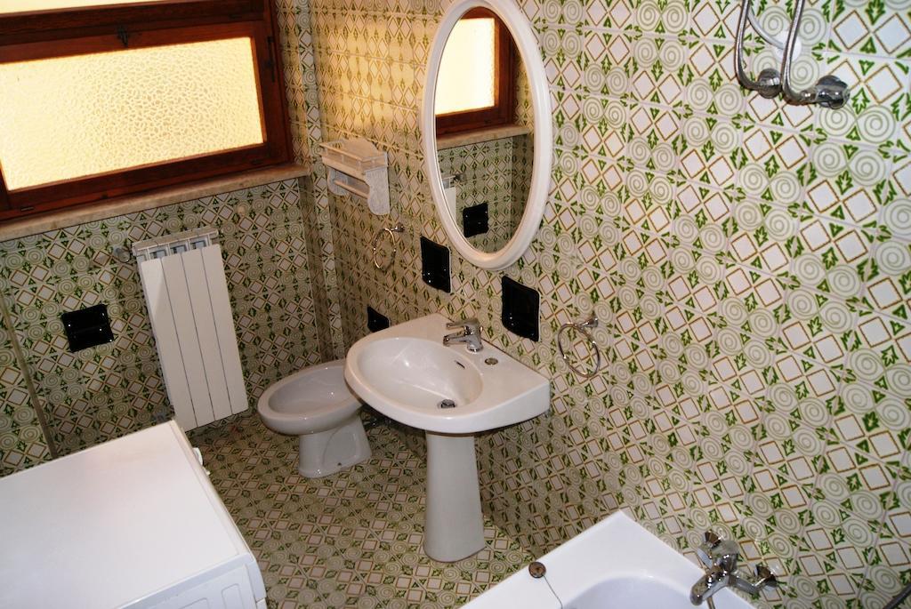 La Terrazza Tra Pini E Mare Apartment San Bartolomeo Al Mare Phòng bức ảnh