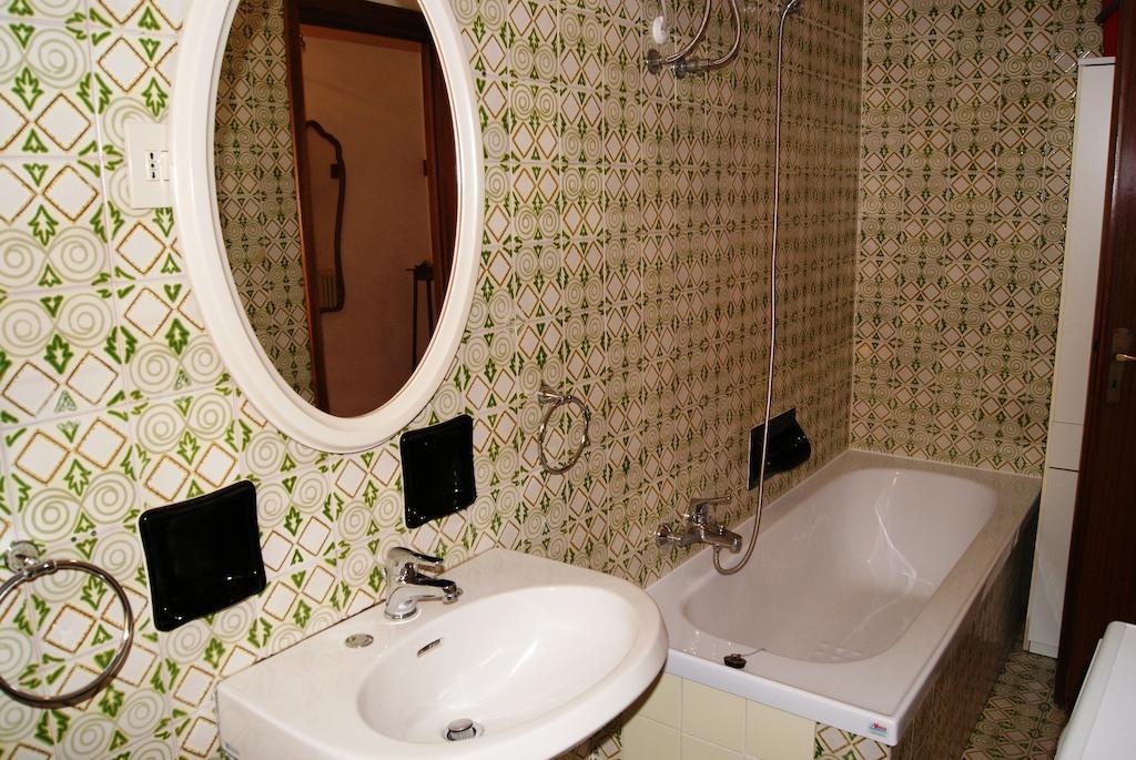 La Terrazza Tra Pini E Mare Apartment San Bartolomeo Al Mare Phòng bức ảnh