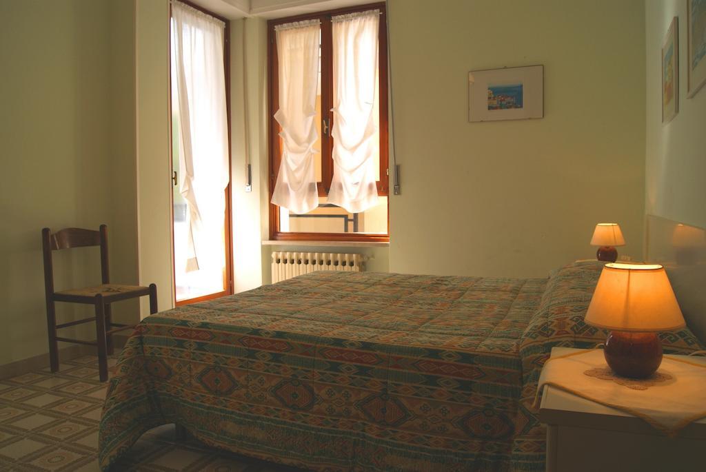 La Terrazza Tra Pini E Mare Apartment San Bartolomeo Al Mare Phòng bức ảnh